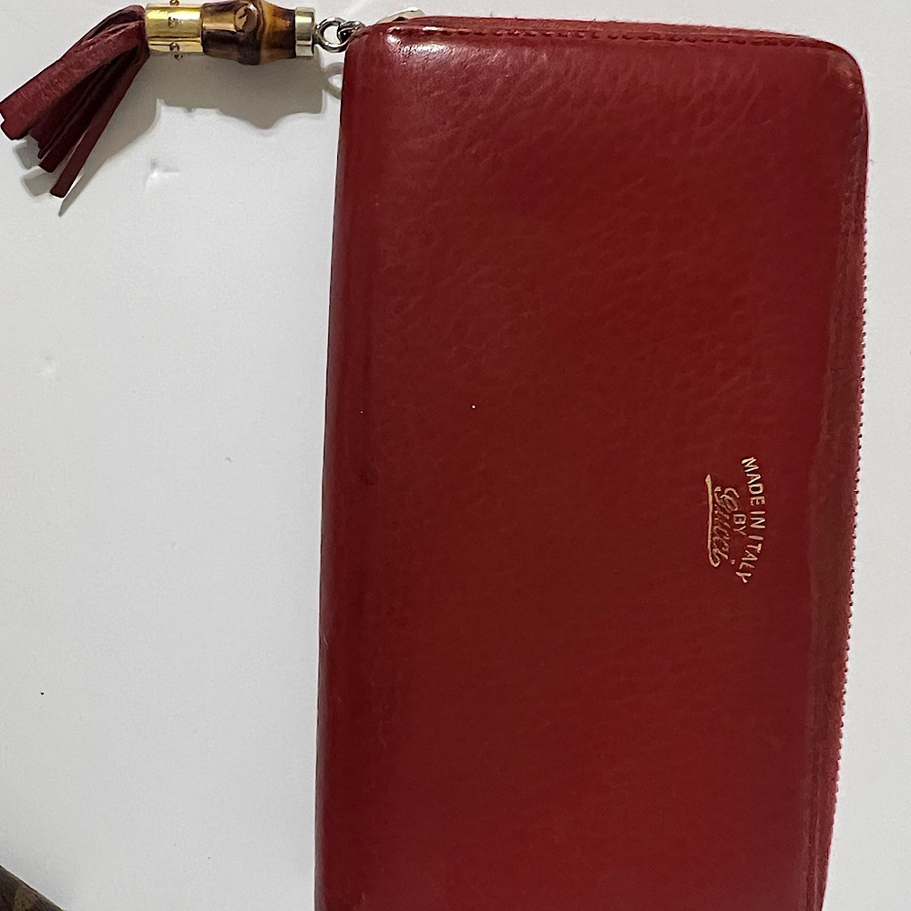 Gorgeous red Gucci Zippy Wallet!